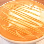 まちのパーラー - サルシッチャセット 1340円 のキャラメルカプチーノ