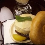 北瑞苑 - 11.02　栗あんのもなか。　かわいいうぐいすで締めます～