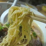 Kyuushuu Ramen Yaoki - 麺のアップ
