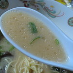 Kyuushuu Ramen Yaoki - スープのアップ