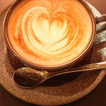 三日月氷菓店 - ホットチョコレートの上にハートがのってました❤