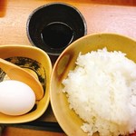つばめ家 - 燻製醤油の玉子かけごはん