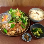 ジャム cafe 可鈴 - 【ワンプレートランチ(950円)】お料理が出揃いました。