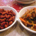 鑫福 - お通しのピーナツとザーサイ