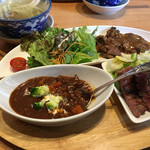 Gyuutan Sumiyaki Rikyuu - 牛タン、タンシチュー、牛タン旨煮、テールスープ、サラダ、麦飯で1650円