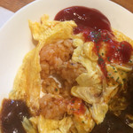 洋食の藤 - 食する前、オムライスの中を覗いてみました。