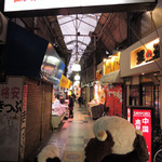 焼肉 白雲台 - 今日はお友だちと3人で大阪・鶴橋商店街にやってきました。
      ここは西日本一のコリアンタウンなんだよ。