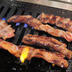 焼肉 白雲台 - じゅじゅじゅ～バラ肉、やわらかくてすごく美味しいです♪