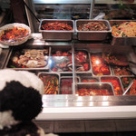 焼肉 白雲台 - キムチを売っているお店がたくさんあって、
      キムチ通りと呼ばれる通りもあるんだって。
      美味しいって評判のお店もあるよ。
      