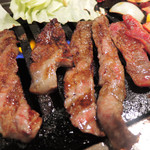 どんどん焼いて、食べまくるボキら。
          お肉がやわらかくて美味しい～！！