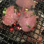 炭火焼肉 新宿 柳苑 - タン