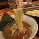 瞠 - 麺は太い平打ち麺