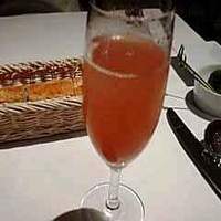 ブラッスリー ポール・ボキューズ 大丸東京 - 桃とシャンパンのカクテル