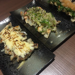 餃子酒場やをら - チーズかけと、ネギとおろし。