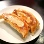 泰興楼 - 焼ギョーザ（名物　ジャンボ餃子）