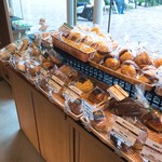 自然食品の店F&F - 内観（無添加パン）