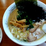 らぁ麺華宝 - 豚骨醤油ラーメン750円ライスはサービス