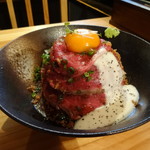 焼肉ホルモン金龍 - ローストビーフ丼(並)