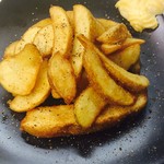 油炸马铃薯 (使用熏制鹽)
