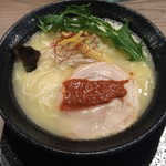 ラーメン&Bar 友 - 鶏白湯ラーメンの赤