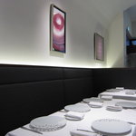 ア・ニュ ルトゥルヴェ・ヴー - モダンアートが飾られたハレの空間♪