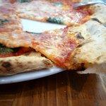 ピッツェリア ダ マッシモ - マルゲリータの断面