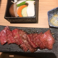 飛騨牛一頭家 馬喰一代 名古屋WEST - お肉は3種‥ロース／カルビ／ハラミ