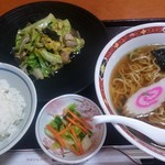 ファミリーレストラン 富士食堂 - 中華定食 600円