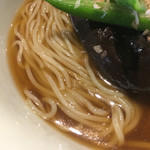 らぁ麺やまぐち - 麺にはネットリと濃厚な昆布出汁が絡んでます。