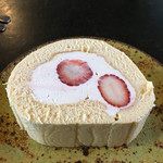 南果 - イチゴのロールケーキ＠再々再々訪