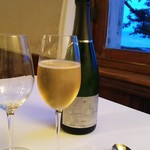 ヴィラ・デル・ソル - 日の入り前の青く染まるひとときにシャンパンで乾杯！