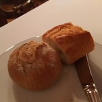 ヴィラ・デル・ソル - 伊勢海老の旨みの溶けたバターは、こちらのパンで拭いていただけば二度美味しい(*^^)v