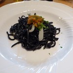 ステラート - ウニ、コウイカ、バジル
      イカスミを練りこんだタリオリーニ