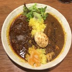 SPICY CURRY 魯珈 - ・2種のカレー 850円(税込)
      (エチオピア風ポークカレー／ラムカレー) 
      ・るうろう煮卵 100円(税込)