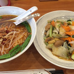 新中華 - ラーメンセット＝５８０円
台湾ラーメン＋中華飯