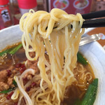 新中華 - 麺のリフト練習中