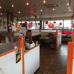 新中華 - 店内をパシャ
平日の１１時５０分