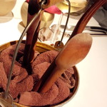 イレテテュヌフワ - カラトリー