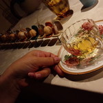 イレテテュヌフワ - 焼き菓子の行列ベンチ