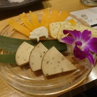 イベリコ屋 心斎橋店 - チーズ盛り合わせ