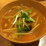 Waka Fe Dainingu Waran - 根菜系の野菜、具沢山のお味噌汁