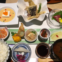 すき焼き 牛しゃぶ 松重 - 見た目も華やかなランチです