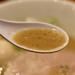 コムギノキラメキ〈小麦〉 - 鶏白湯スープ