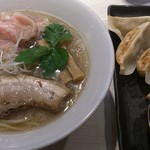 煮干し中華そば一燈 - わった昆布＋餃子