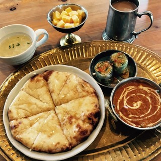 平日限定の日替わりランチや多彩なディナーメニューを取り揃え◎