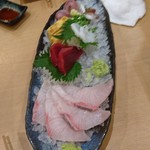 Sushi Sakaya Ippo - なぜか3点じゃない、3点盛り
