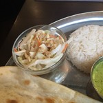 アーンドラ・ダバ - サラダも多目