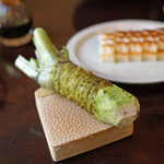 手打ち蕎麦 かね井 - 板わさ と 蕎麦の山葵