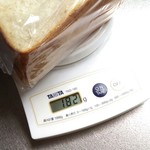 パーラー江古田 - 角食パン半斤計量。