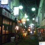 Marushin - 昭和の雰囲気溢れる路地